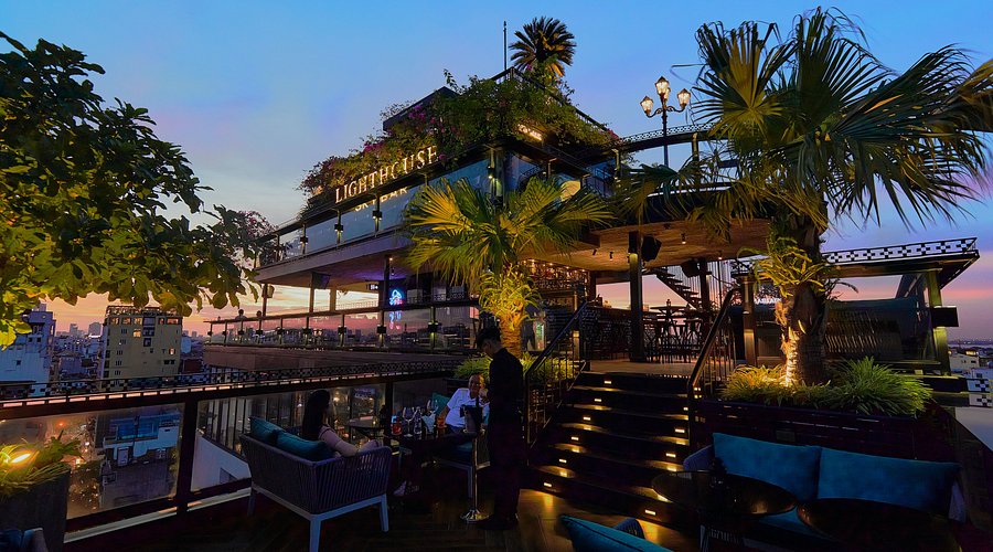 Lighthouse Sky Bar – 27A Hang Be
